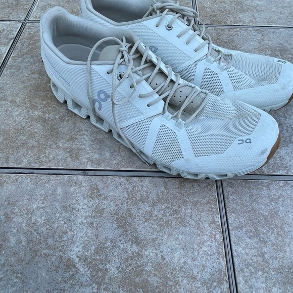 ON MEN'S CLOUD - Picture 11 of 12